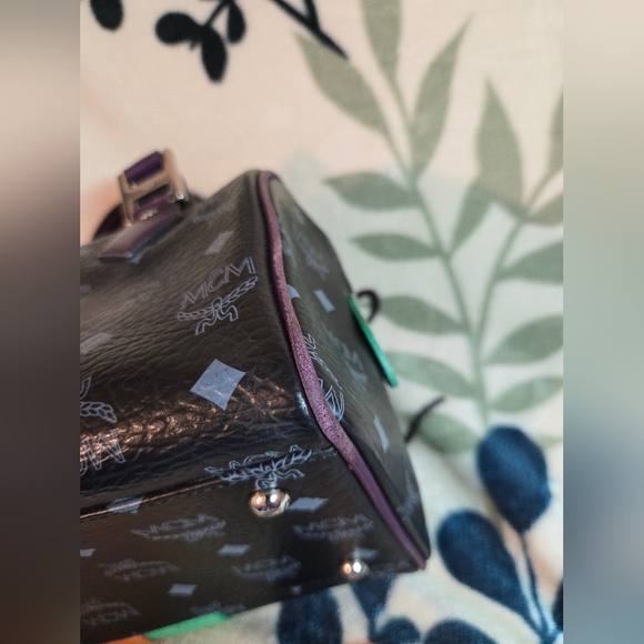 💯 Authentic MCM Black & Purple Visetos Princess Lion Boston Bag - Picture 14 of 16